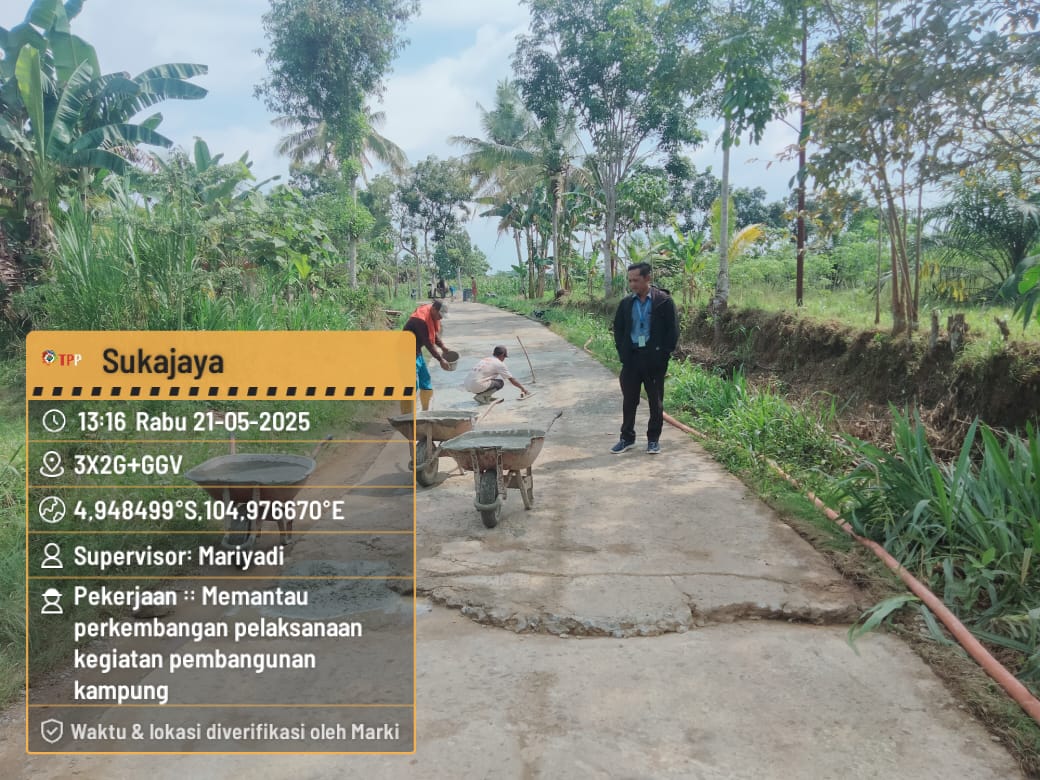 Dokumentasi pemantauan lapangan pembangunan kampung di Sukajaya, Mei 2025. Supervisor: Mariyadi (TPP